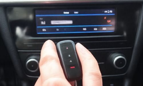 奥迪q3怎么做到钥匙感应锁车