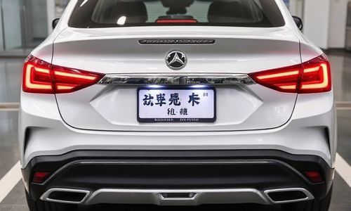 上海新能源车更换后车牌能否继续使用？