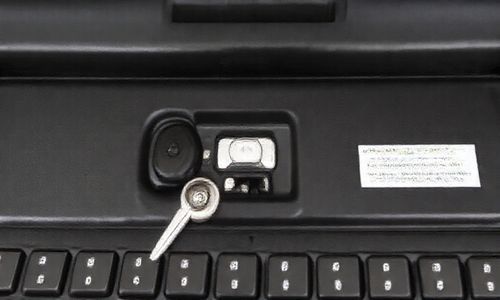 奔腾b50后备箱钥匙怎么拧不动