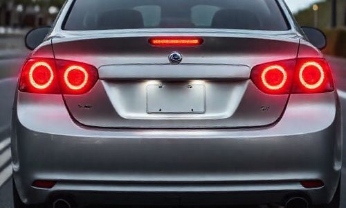 如何解决刹车灯持续亮起的问题?