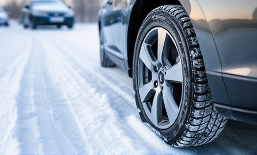 车辆在冰雪路面如何选择合适的轮胎？