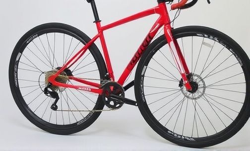 请问山地自行车的后轮怎么装