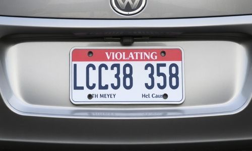 如何处理临时车牌违规后的罚单?