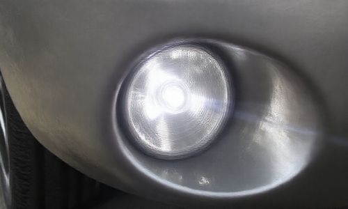 如何geng换雷凌雾灯灯泡？