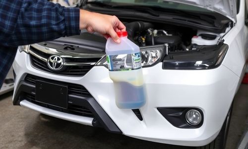 如何更换丰田锐志的防冻液？