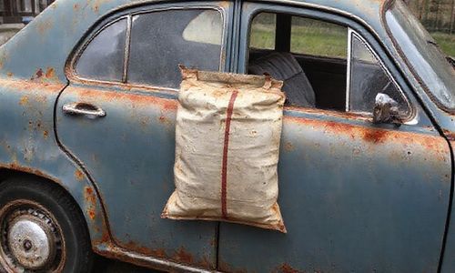 汽车车门生锈鼓包怎么处理