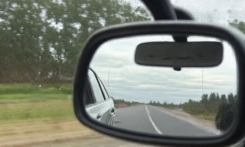右后视镜怎么判断车距