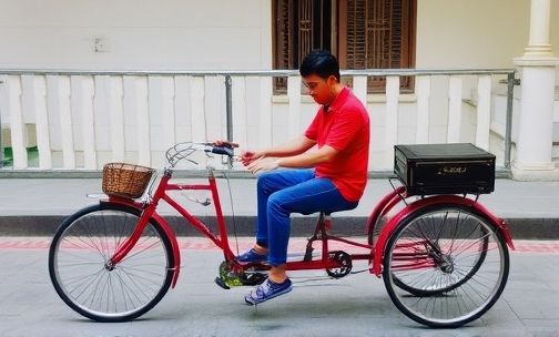三龙三轮电动车怎么放音乐