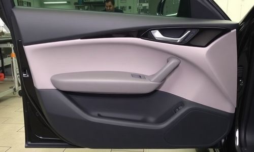 奥迪q7左前门内饰板怎么拆