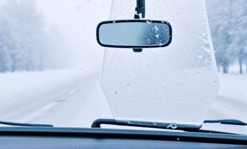 下雪开车前挡风玻璃怎么除雾