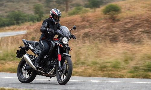 Benelli 黄龙 600 适合长途骑行吗?