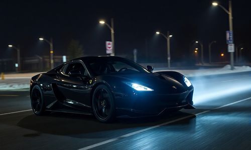 极氪001碳素黑款在夜间行驶的辨识度高吗？