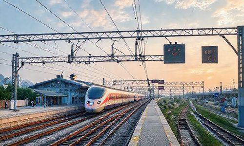 宜春高铁站和宜春火车站在一起吗