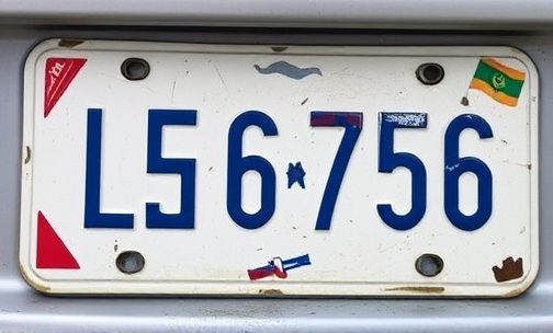 车牌掉漆补漆算违法吗