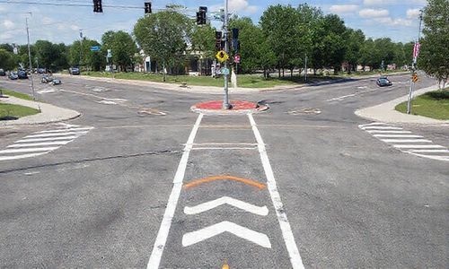 Neng否穿越路口导流线?