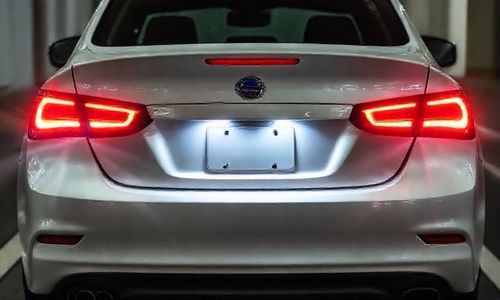 汽车前后的灯光功Neng：是示宽灯吗？