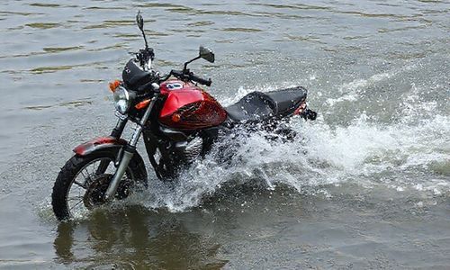 摩托车掉水里发动机进水里