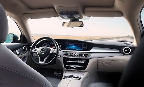 奔驰跑车 slk 的内饰设计有何特点?