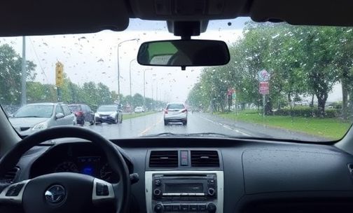 下雨天有哪些开车小技巧