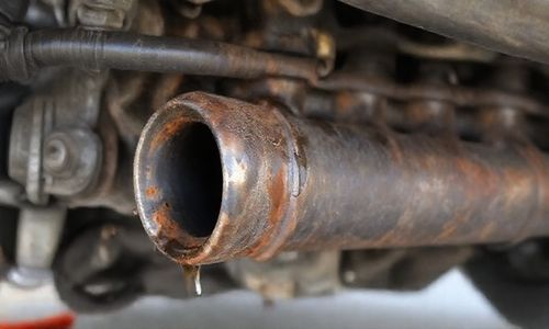 四缸发动机排气孔冒机油怎么了