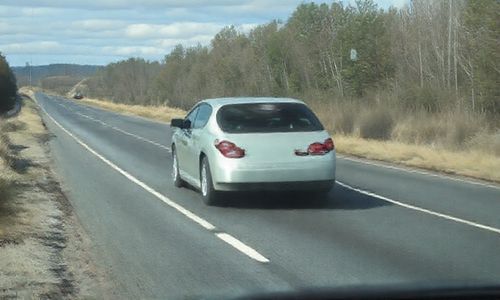 路上车爆胎了怎么办