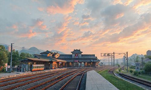 阆中火车站是什么样的