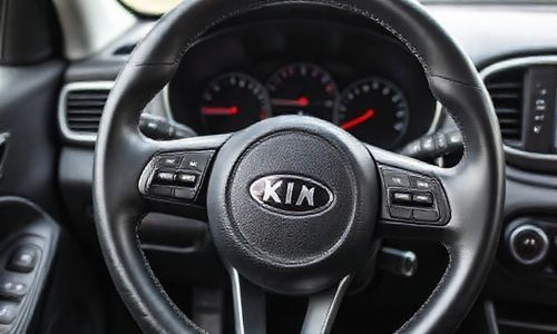 起亚K3方向盘左右晃动伴有异响的原因是什么?