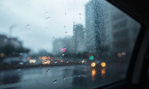 下雨天车窗玻璃起雾怎么办