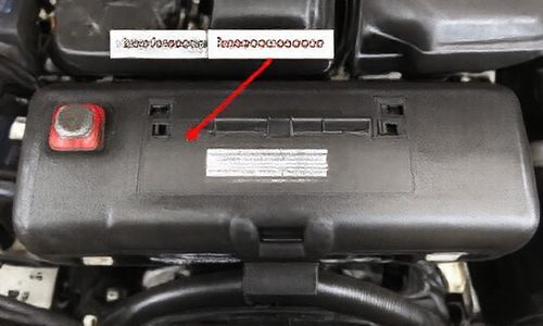 福特电瓶正负极在哪个位置