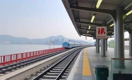 嘉兴南湖离哪个火车站最近