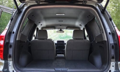 crv后备箱怎么从里面打开